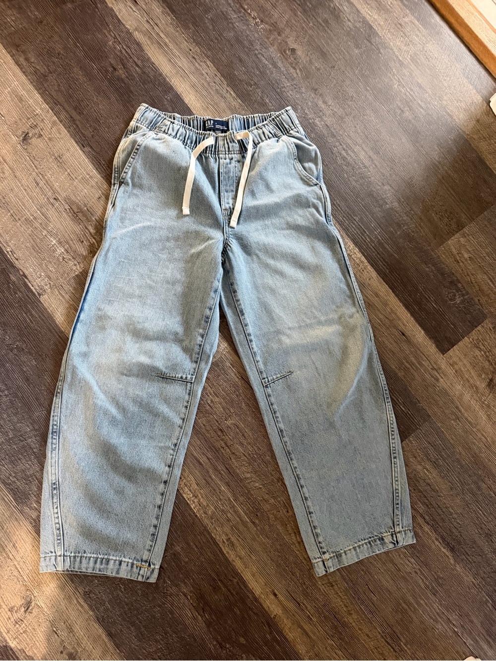 GAP Mid Rise SuperSoft Pull-On Barrel Jeans - Size Small, Brand New Never Worn